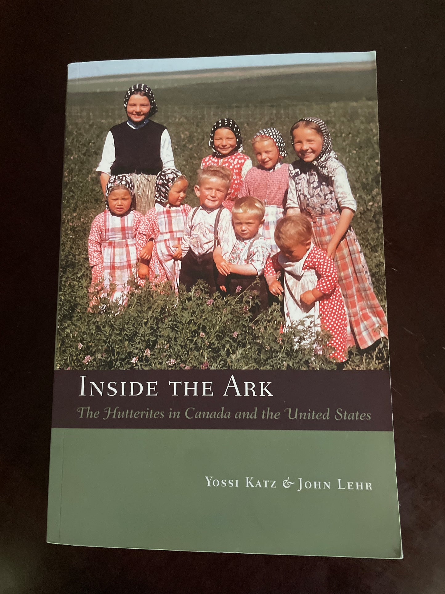 Inside the Ark: The Hutterites in Canada and the United States - Katz, Yossi; Lehr, John