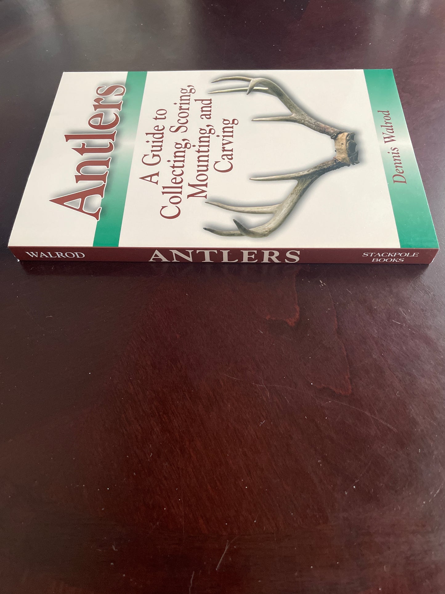 Antlers: A Guide to Collecting, Scoring, Mounting, and Carving - Walrod, Dennis