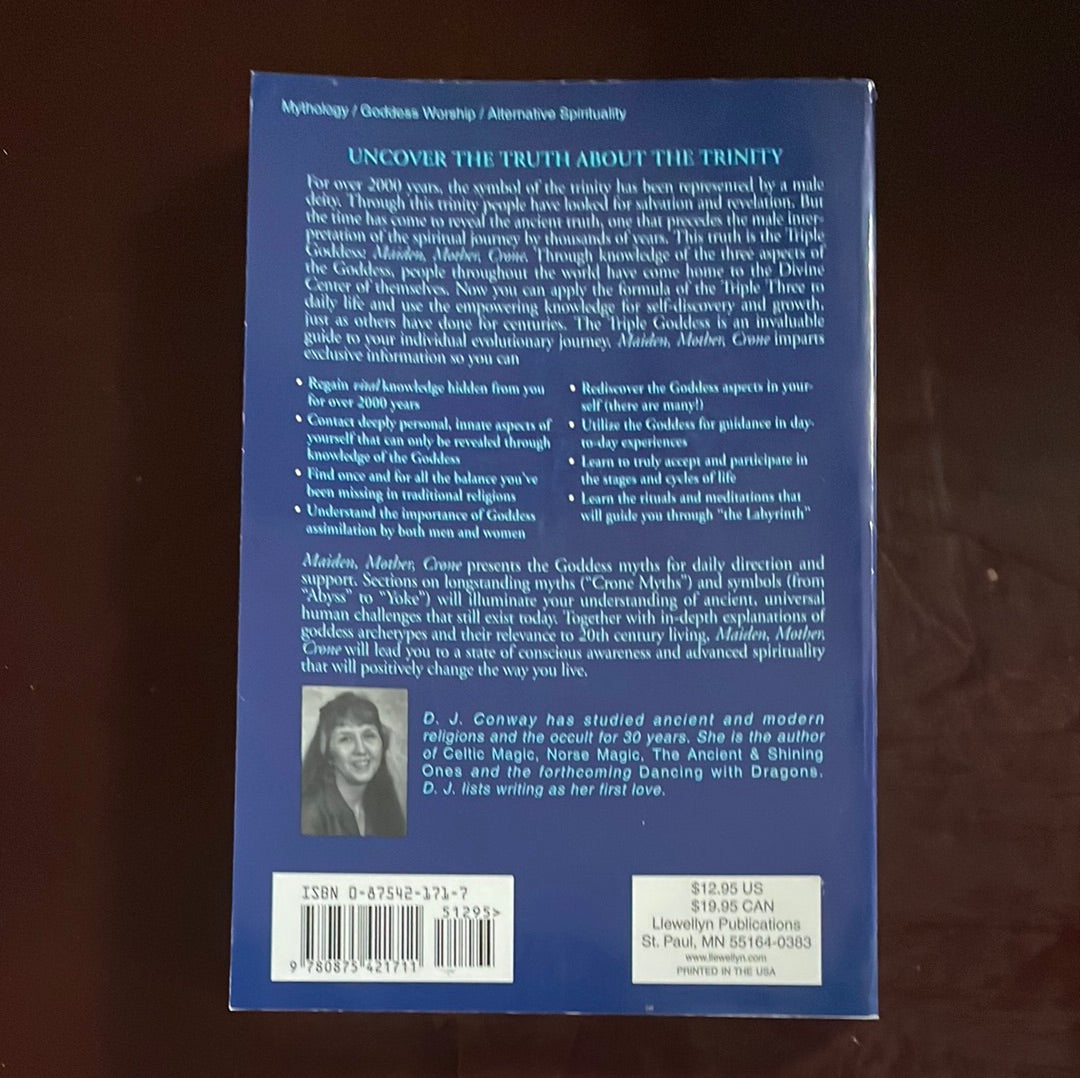 Maiden, Mother, Crone: The Myth & Reality of the Triple Goddess - Conway, D.J.