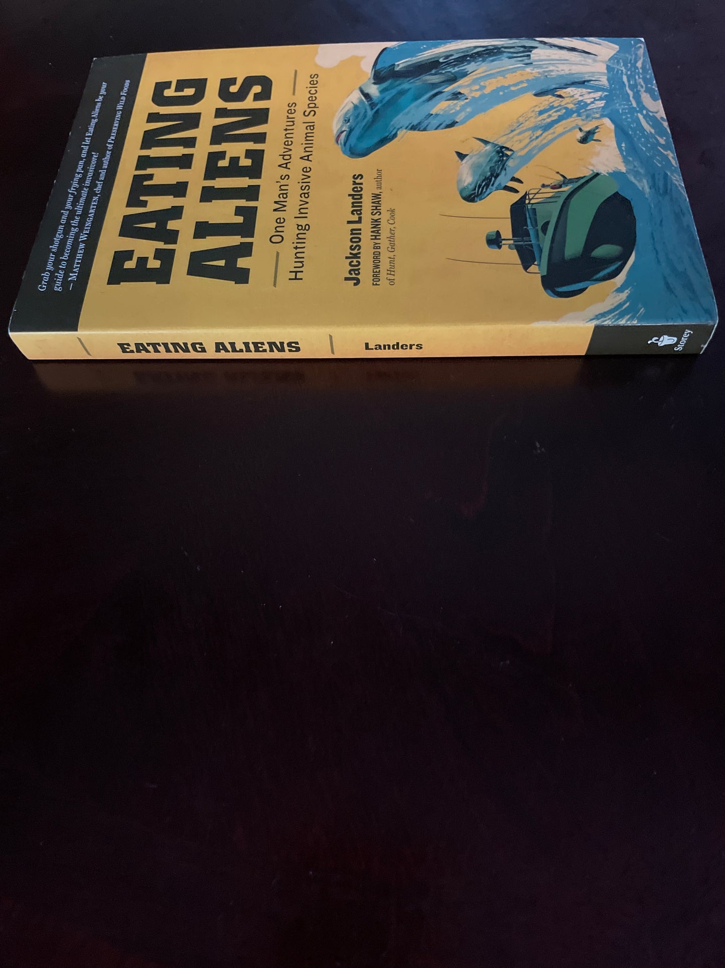 Eating Aliens: One Man's Adventures Hunting Invasive Animal Species - Landers, Jackson