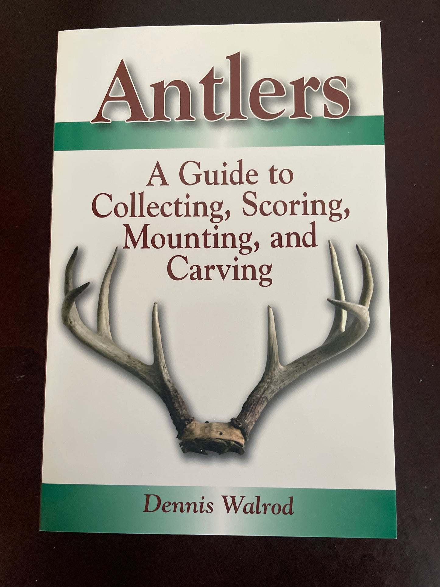 Antlers: A Guide to Collecting, Scoring, Mounting, and Carving - Walrod, Dennis