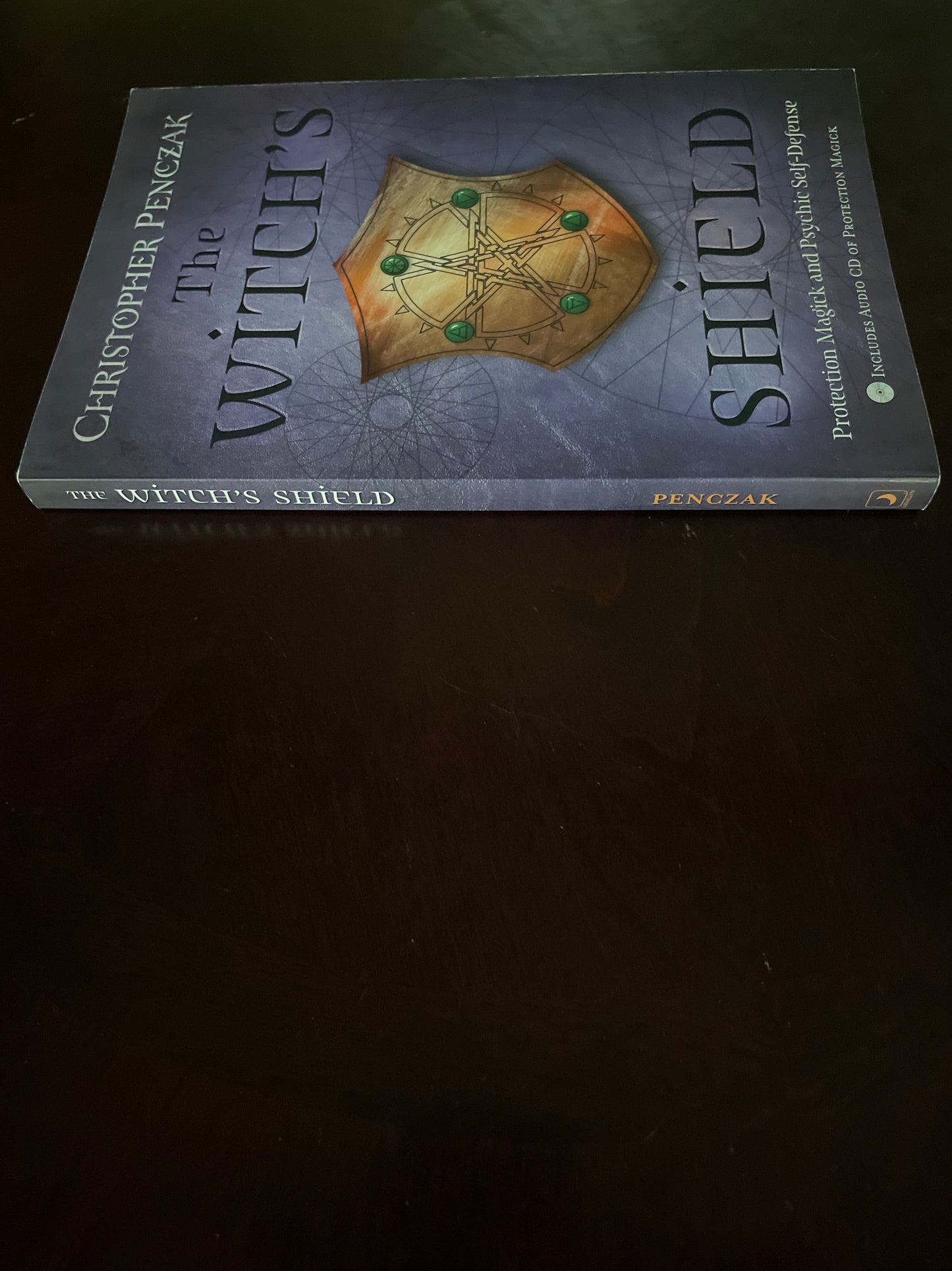 The Witch's Shield: Protection Magick and Psychic Self-Defense - Penczak, Christopher
