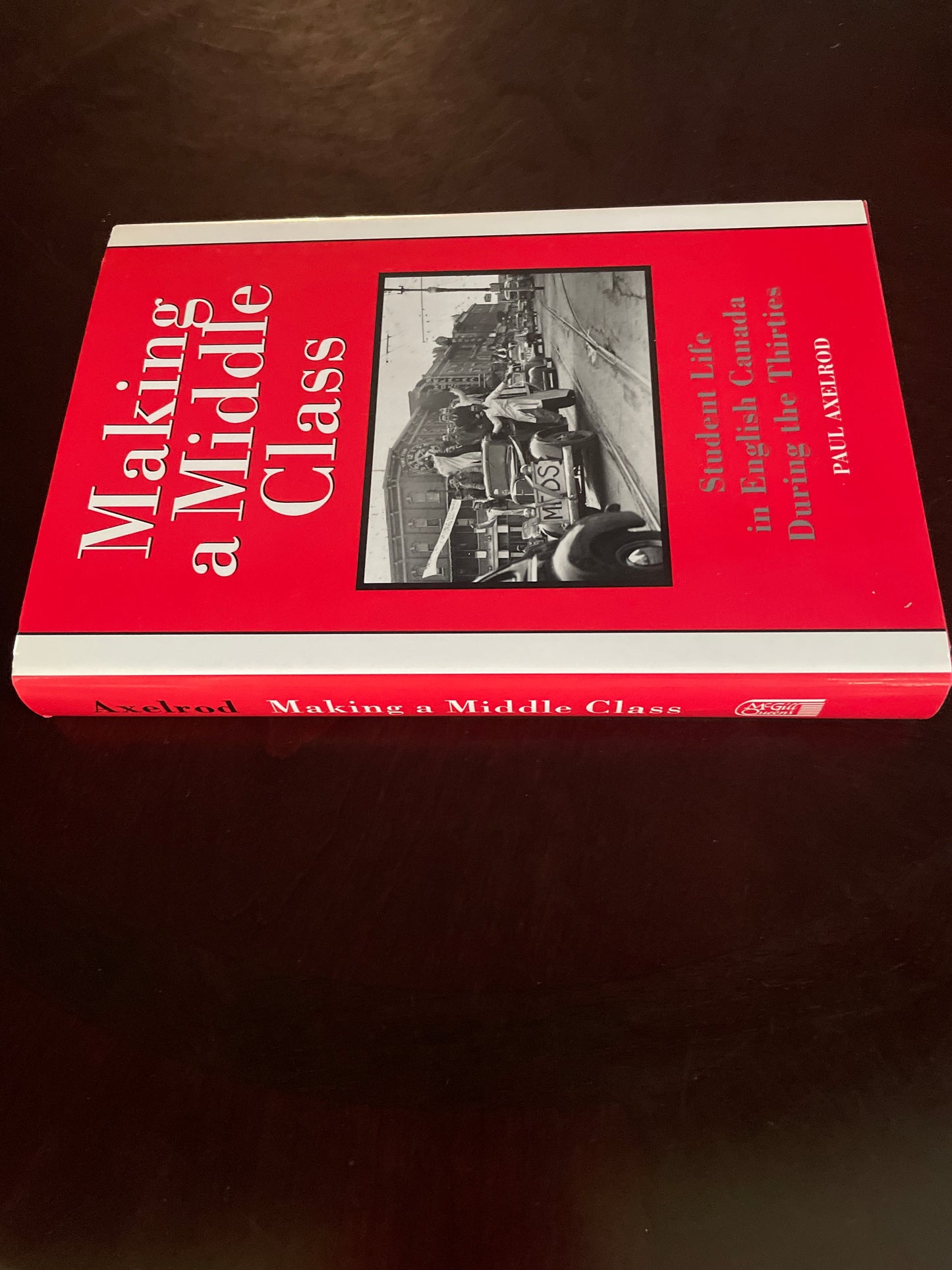 Making a Middle Class: Student Life in English Canada during the Thirties - Axelrod, Paul