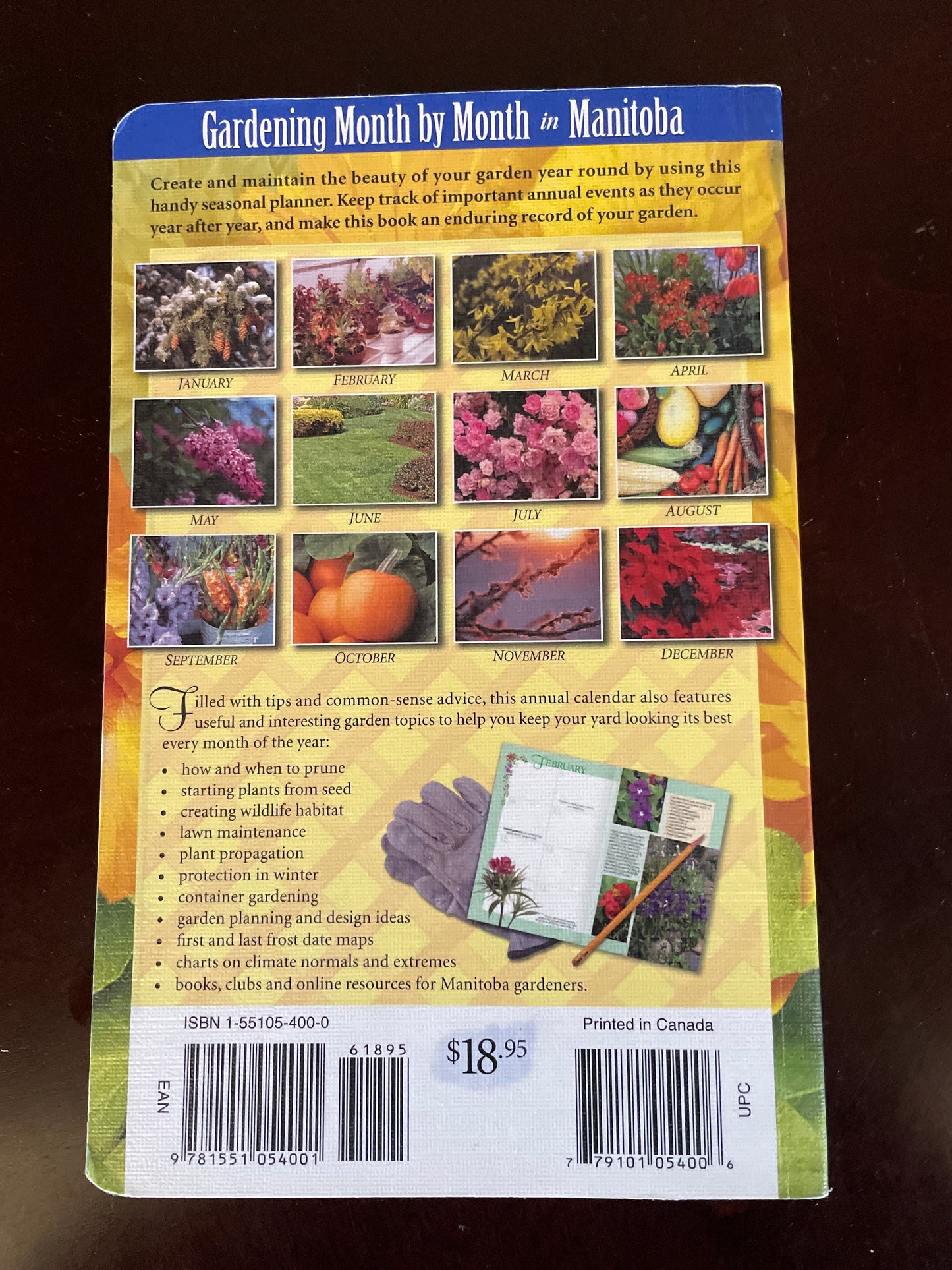 Gardening Month by Month in Manitoba - Peters, Laura; Didur, Dean