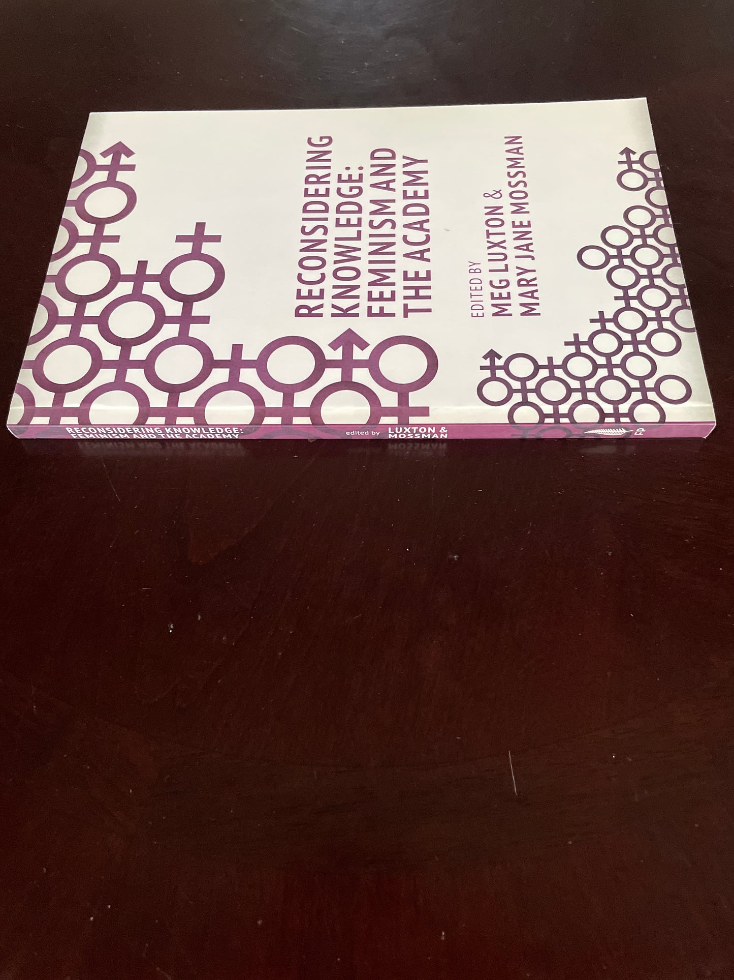 Reconsidering Knowledge: Feminism and the Academy - Luxton, Meg; Mossman, Mary Jane