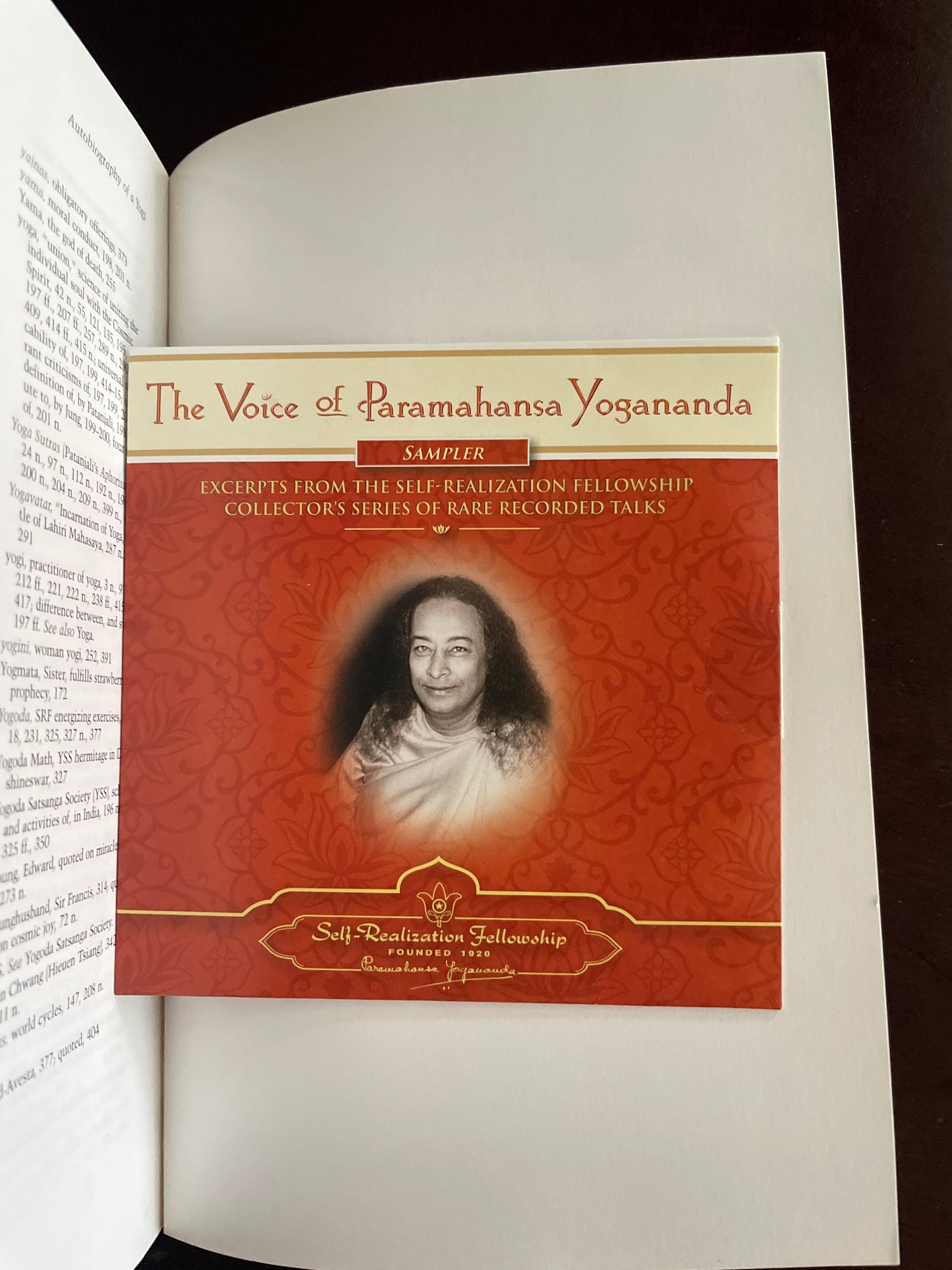 Autobiography of a Yogi (with CD) - Yogananda, Paramahansa