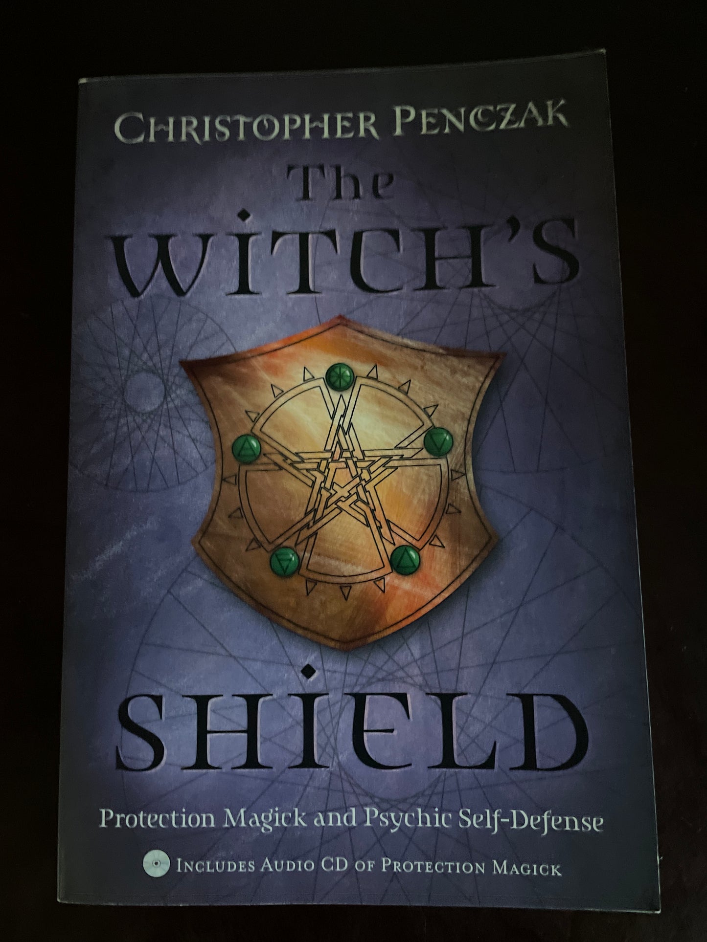 The Witch's Shield: Protection Magick and Psychic Self-Defense - Penczak, Christopher