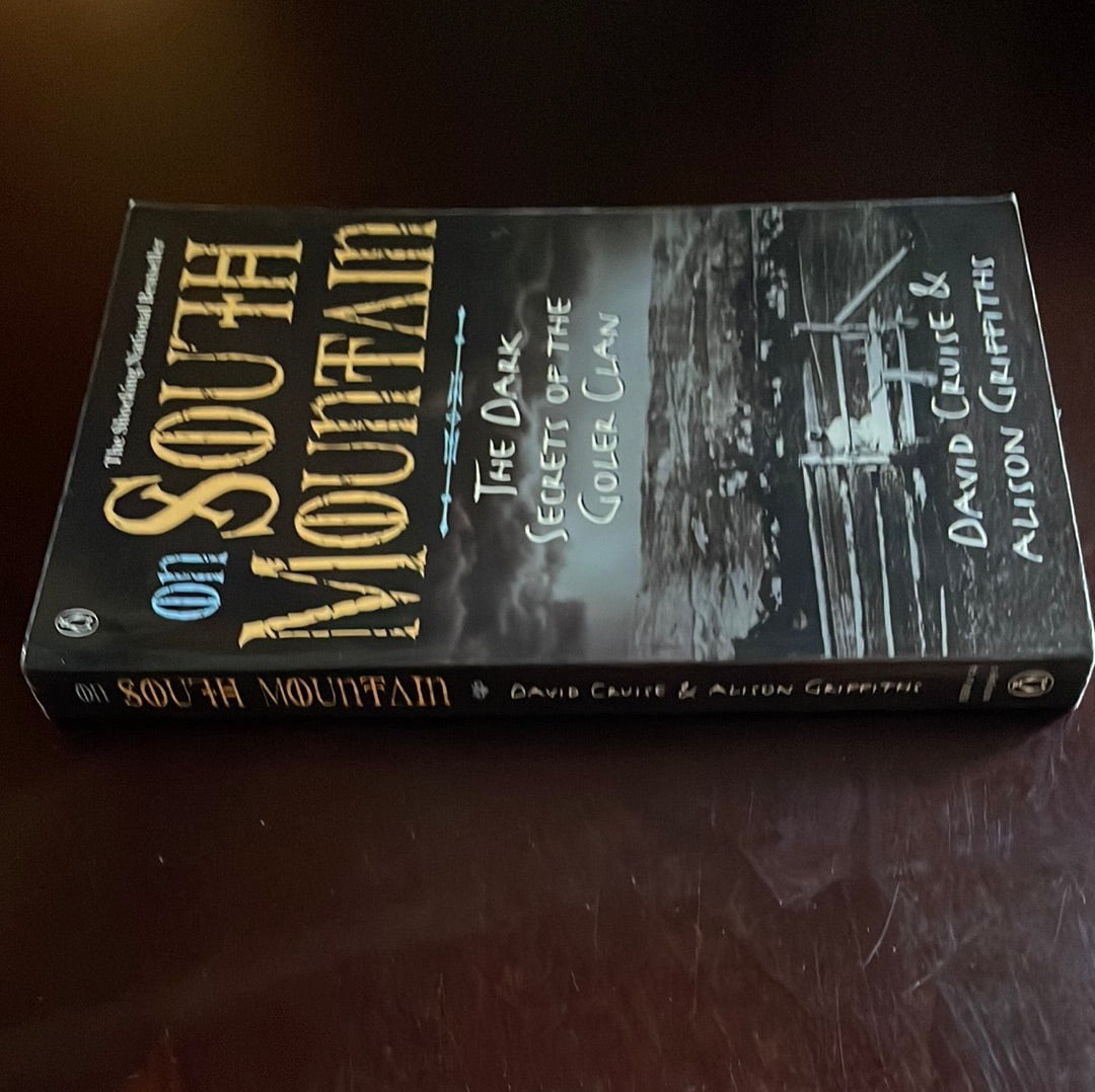 On South Mountain : The Dark Secrets fo the Goler Clan - Cruise, David; Griffiths, Alison