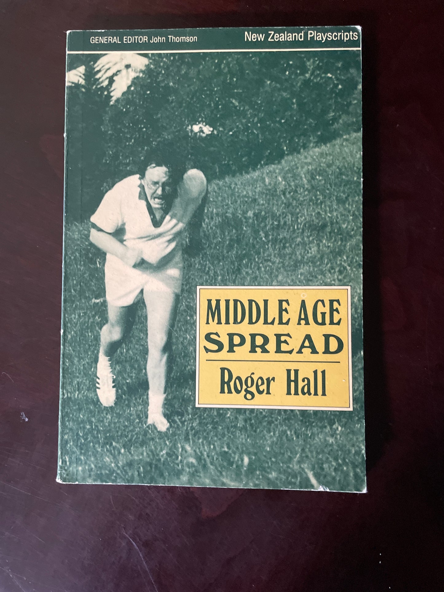 Middle Age Spread (New Zealand Playscripts) - Hall, Roger