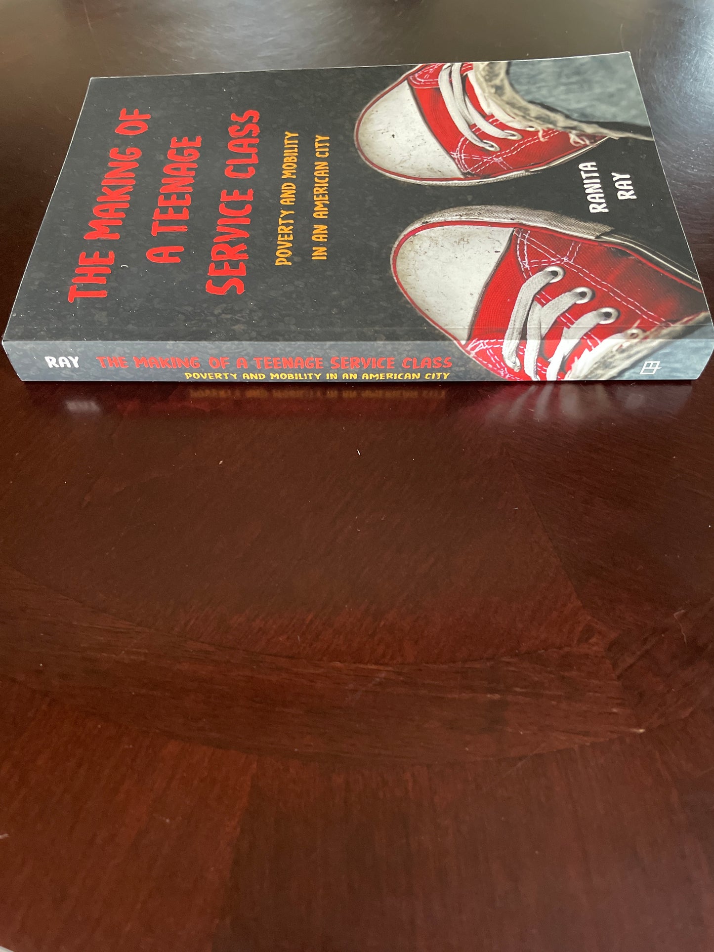 The Making of a Teenage Service Class: Poverty and Mobility in an American City - Ray, Ranita