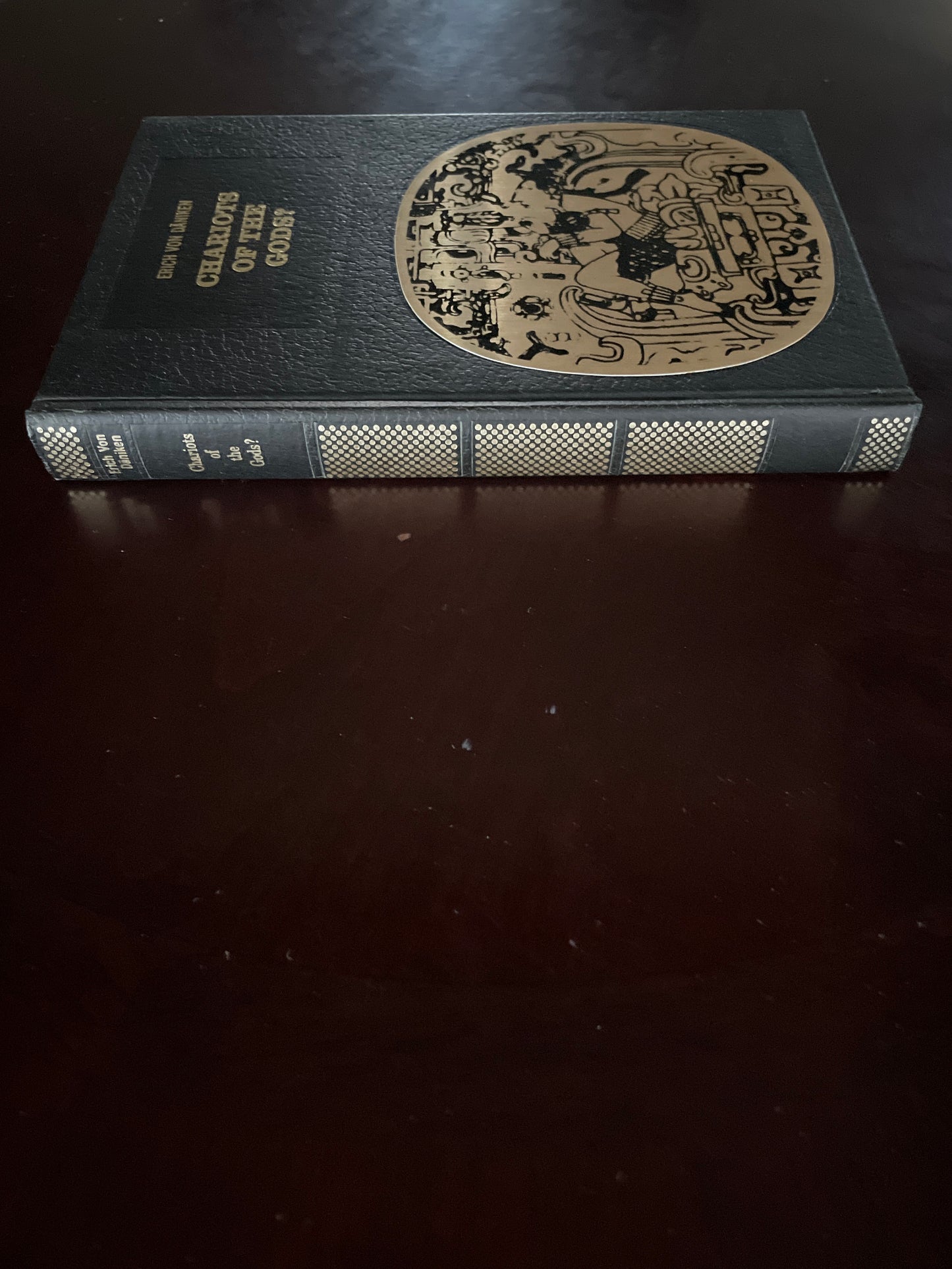 Chariots of the Gods? Unsolved Mysteries of the Past - Von Daniken, Erich