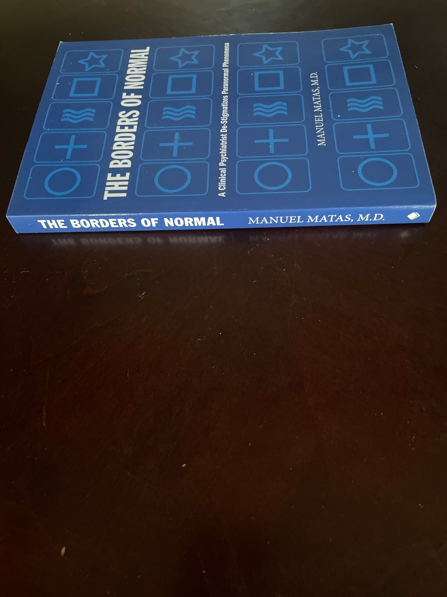 The Borders of Normal: A Clinical Psychiatrist De-Stigmatizes Paranormal Phenomena - Matas M.D., Manuel