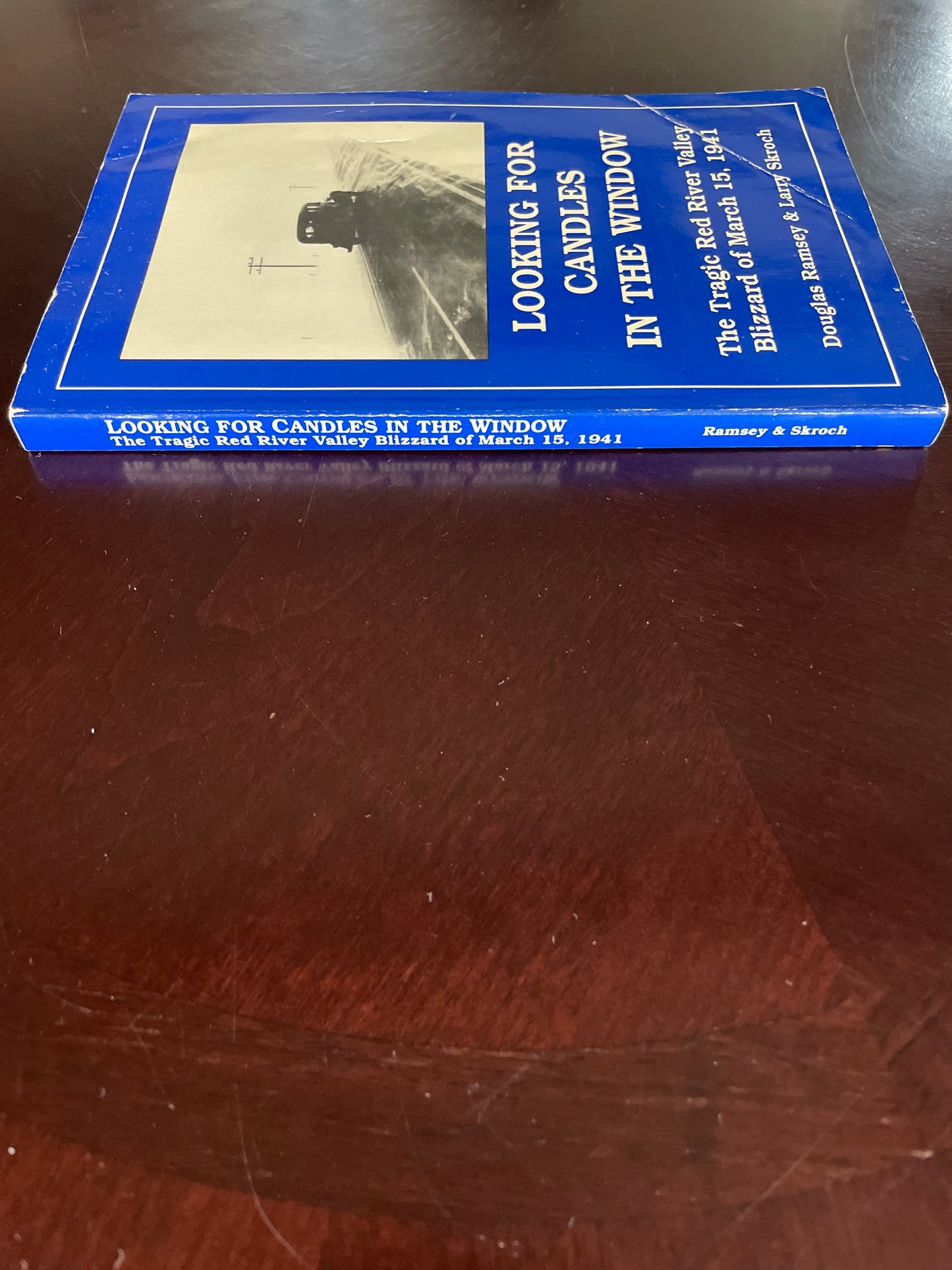 Looking for Candles in the Window: The Tragic Red River Valley Blizzard of March 15th, 1941 - Ramsey, Douglas; Skroch, Larry E.