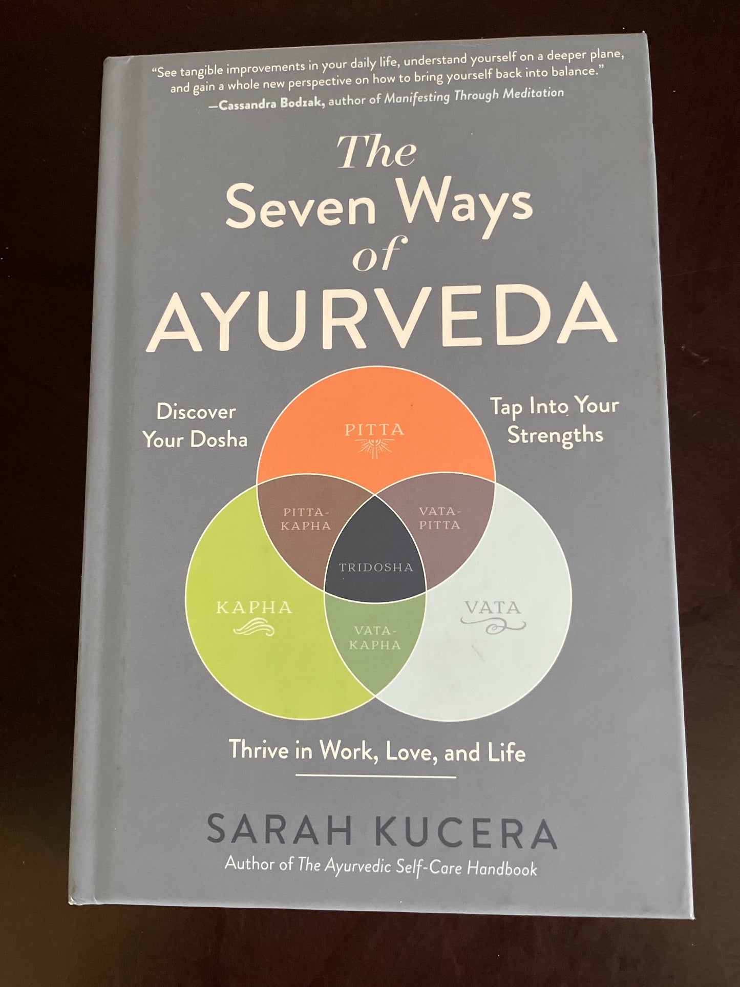 The Seven Ways of Ayurveda: Discover Your Dosha, Tap Into Your Strengths and Thrive in Work, Love, and Life - Kucera, Sarah