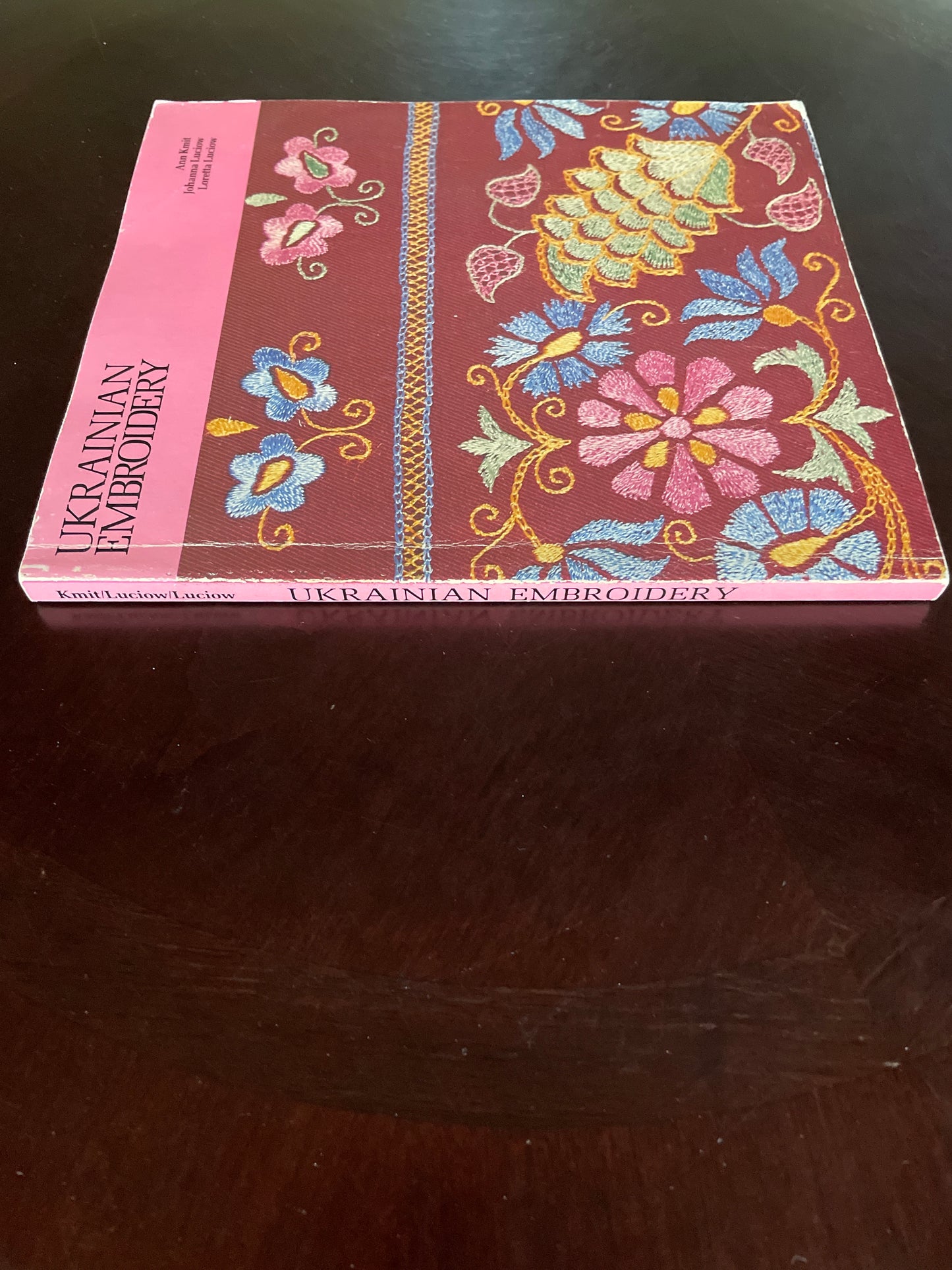 Ukrainian Embroidery - Kmit, Ann; Luciow, Johanna; Luciow, Loretta