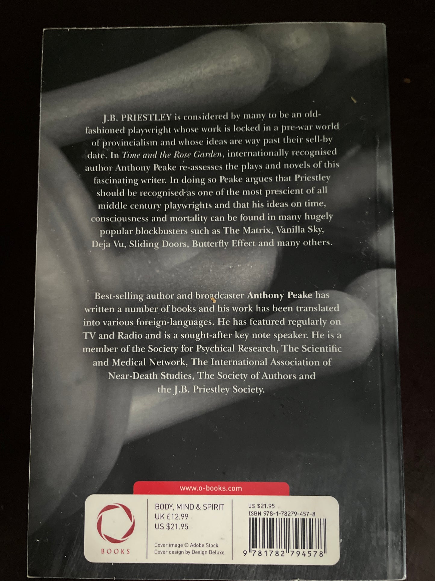 Time and The Rose Garden: Encountering The Magical In The Life And Works Of J.B. Priestley - Peake, Anthony