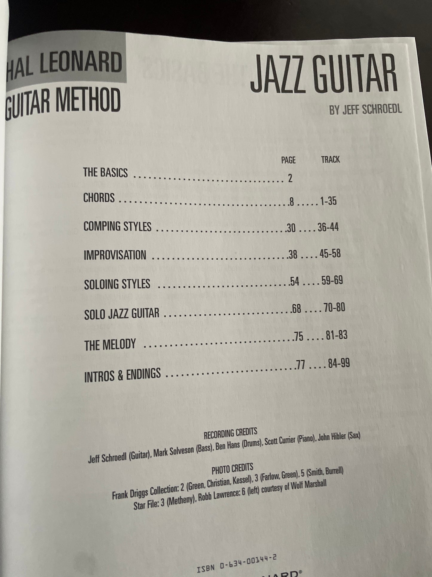 Jazz Guitar: A Comprehensive Guide with Detailed Instruction and More Than 20 Great Jazz Standards with CD - Schroedl, Jeff