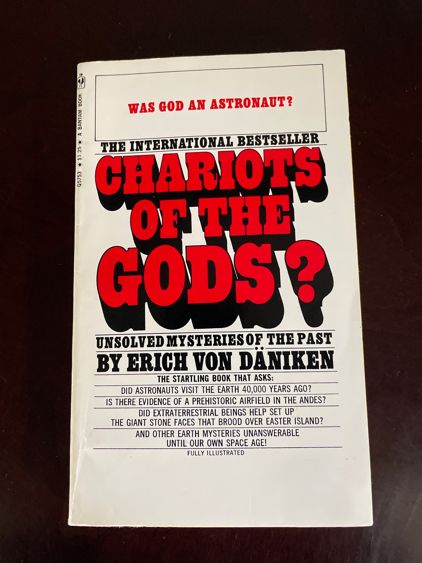 Chariots of the Gods? Unsolved Mysteries of the Past - Von Daniken, Erich