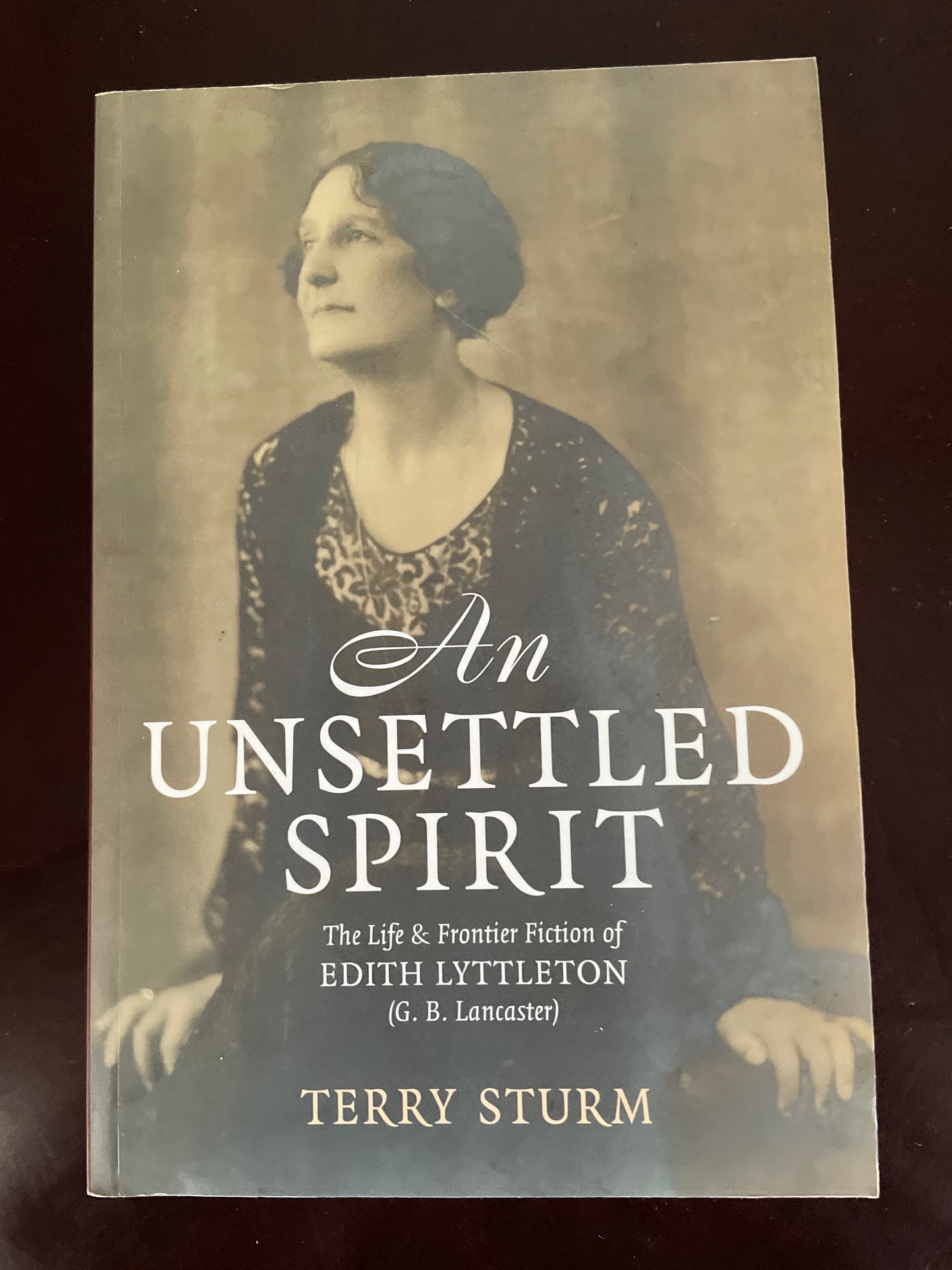 An Unsettled Spirit: The Life and Frontier Fiction of Edith Lyttleton (G.B. Lancaster) - Sturm, Terry