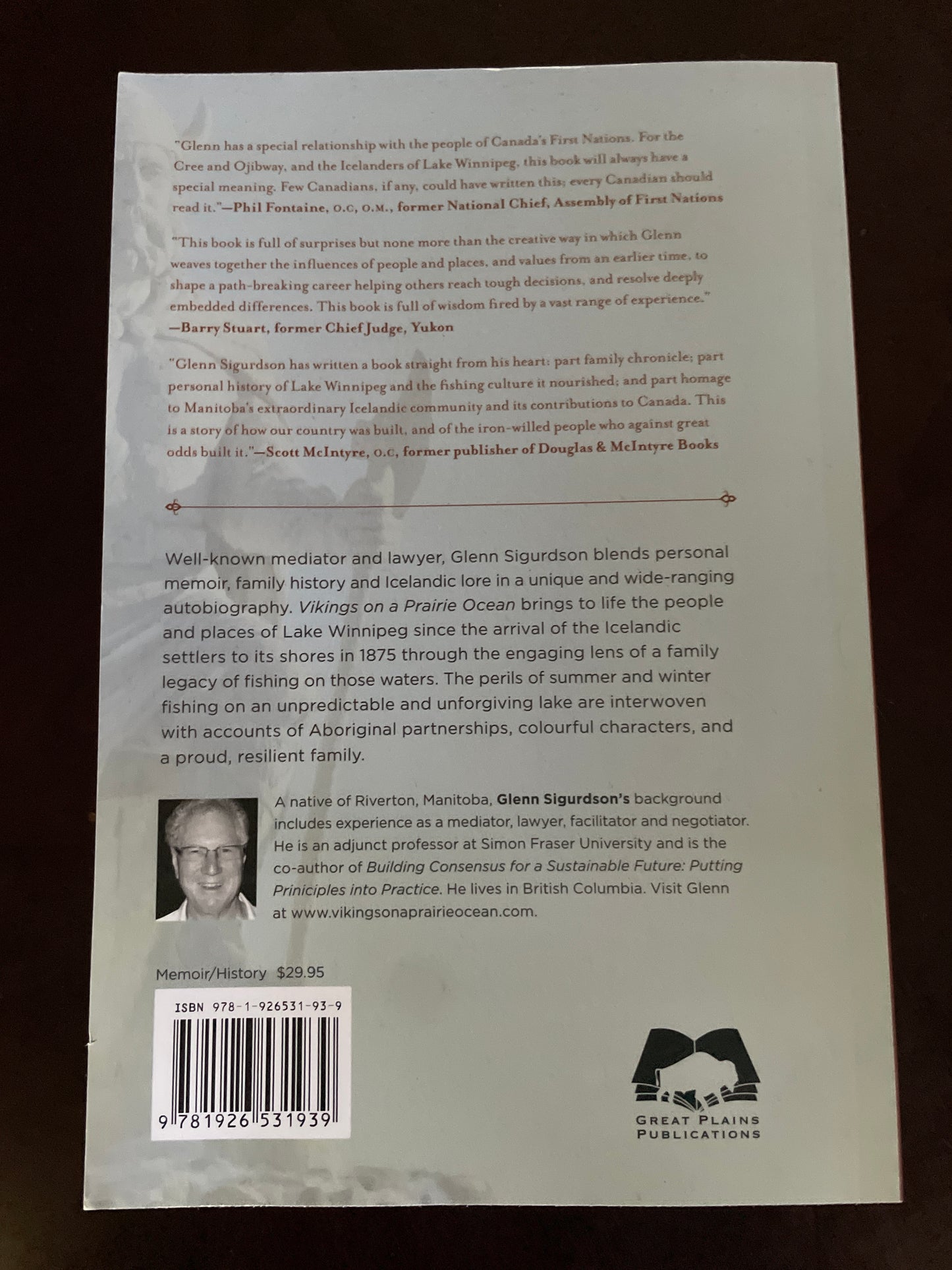 Vikings on a Prairie Ocean: The Saga of a Lake, a People, a Family and a Man (Inscribed) - Sigurdson, Glenn
