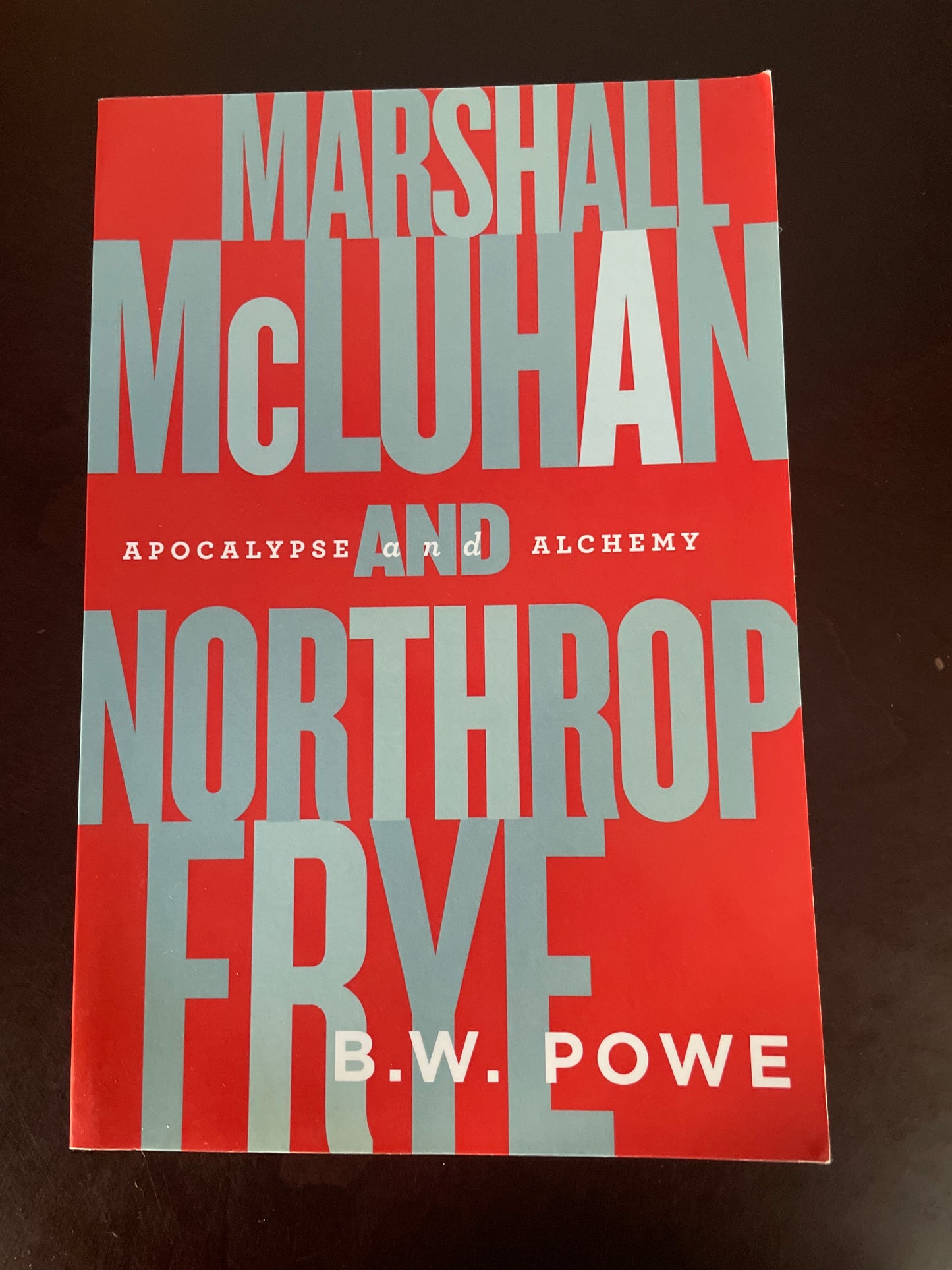 Marshall McLuhan and Northrop Frye: Apocalypse and Alchemy - Powe, B.W.