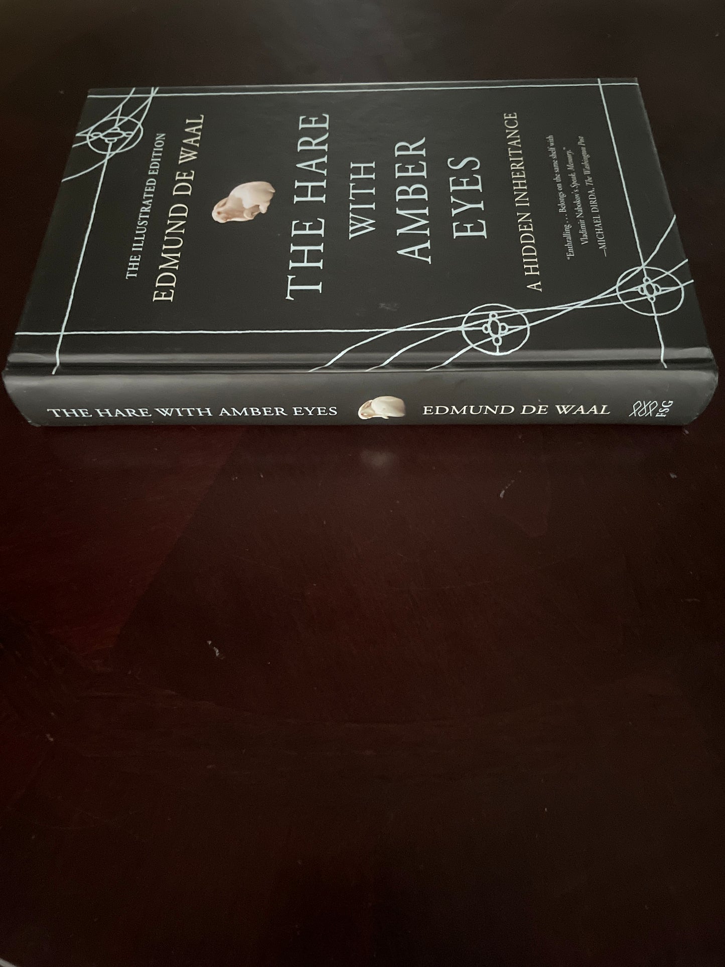 The Hare with Amber Eyes: A Family's Century of Art and Loss - De Waal, Edmund