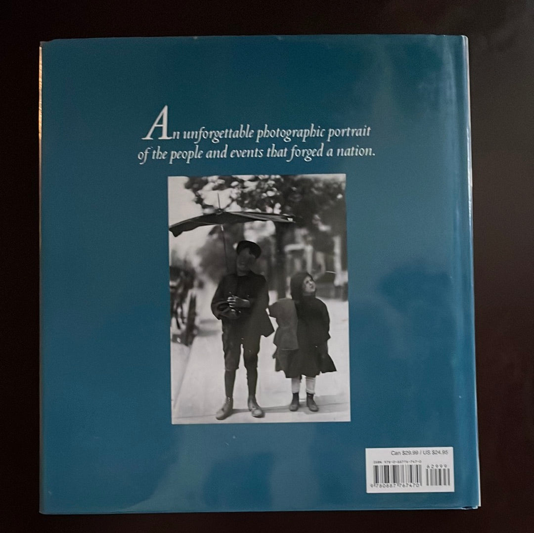 Mirror with a Memory: A Nation's Story in Photographs - Weaver, Janice