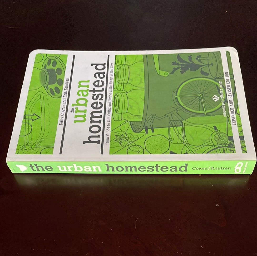 ***The Urban Homestead: Self-Sufficient Living in the City (Expanded and Revised Edition) - Coyne, Kelly; Knutzen, Erik