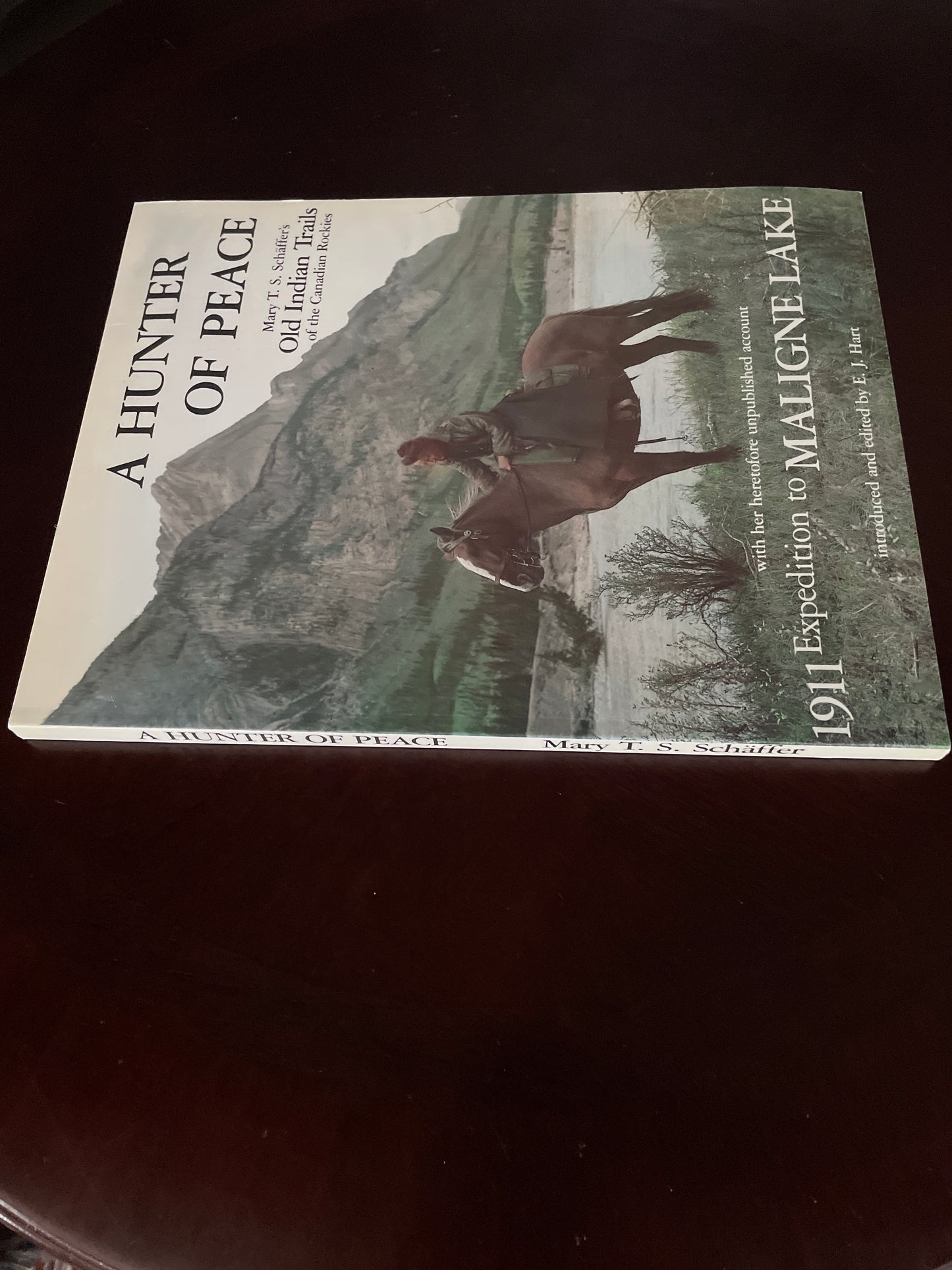 A Hunter of Peace : Mary T. S. Schaffer's Old Indian Trails of the Canadian Rockies with Her Heretofore Unpublished Account, 1911 Expedition to Maligne Lake - Schaffer, Mary T.