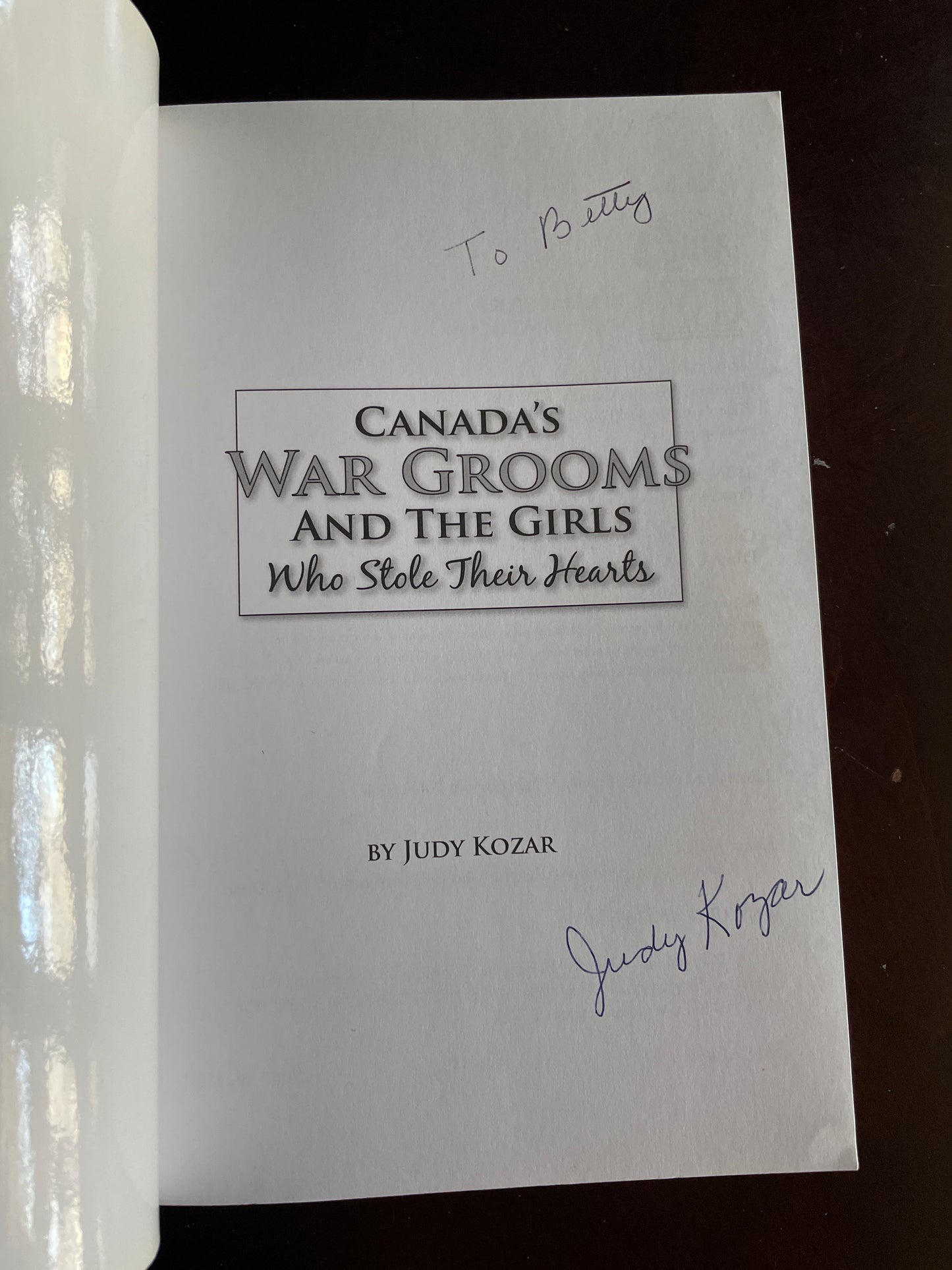 Canada's War Grooms and the Girls Who Stole Their Hearts (Inscribed) - Kozar, Judy
