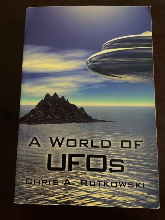A World of UFOs - Rutkowski, Chris A.