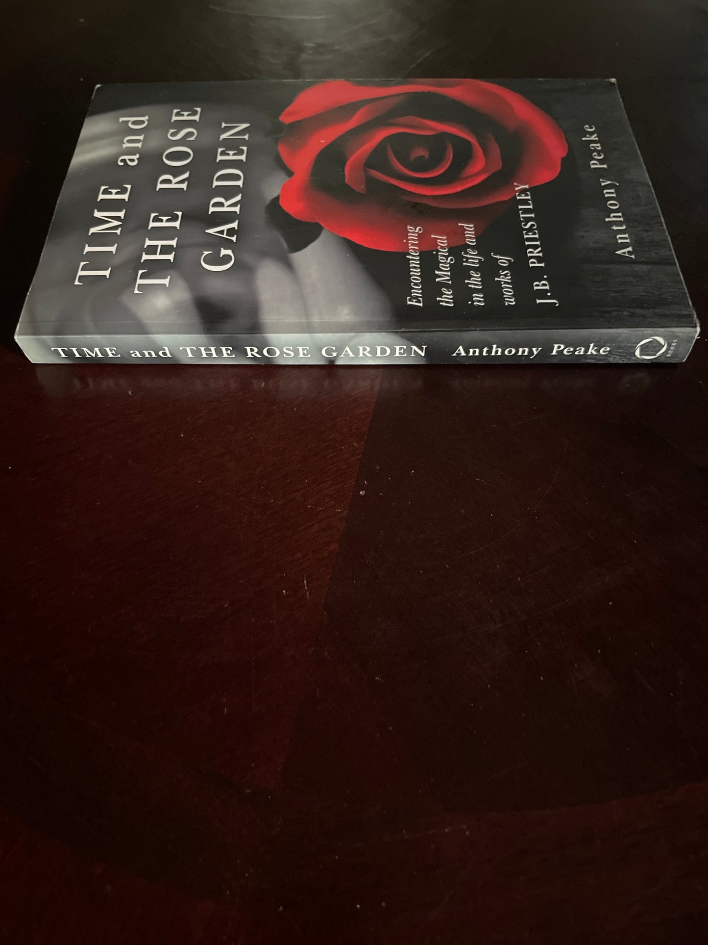 Time and The Rose Garden: Encountering The Magical In The Life And Works Of J.B. Priestley - Peake, Anthony