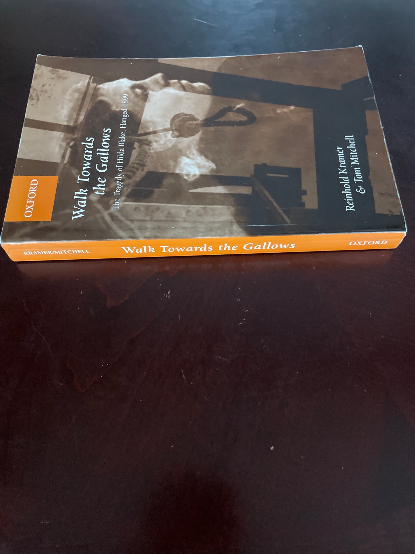 Walk Towards the Gallows: The Tragedy of Hilda Blake, Hanged 1899 - Kramer, Reinhold; Mitchell, Tom