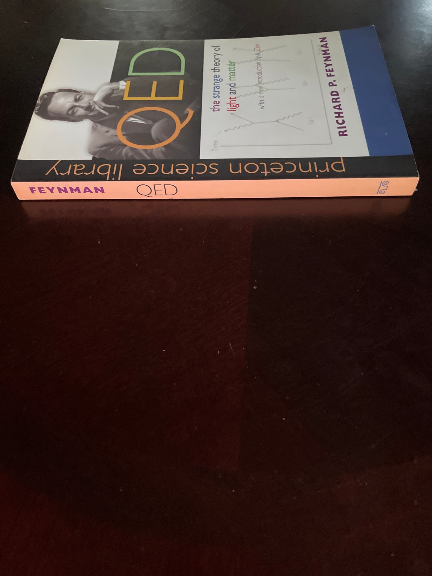 QED: The Strange Theory of Light and Matter - Feynman, Richard P.