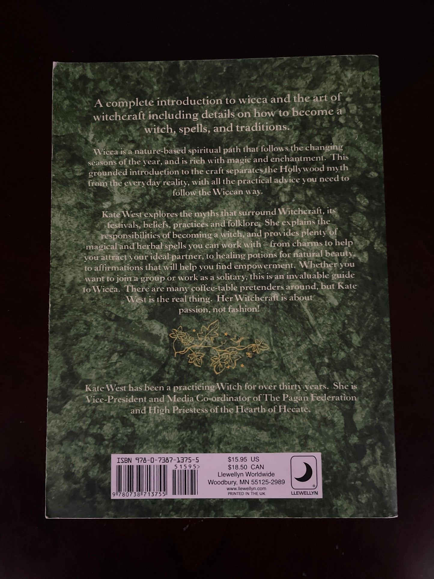 The Real Witches' Handbook: A Complete Introduction to the Craft - West, Kate