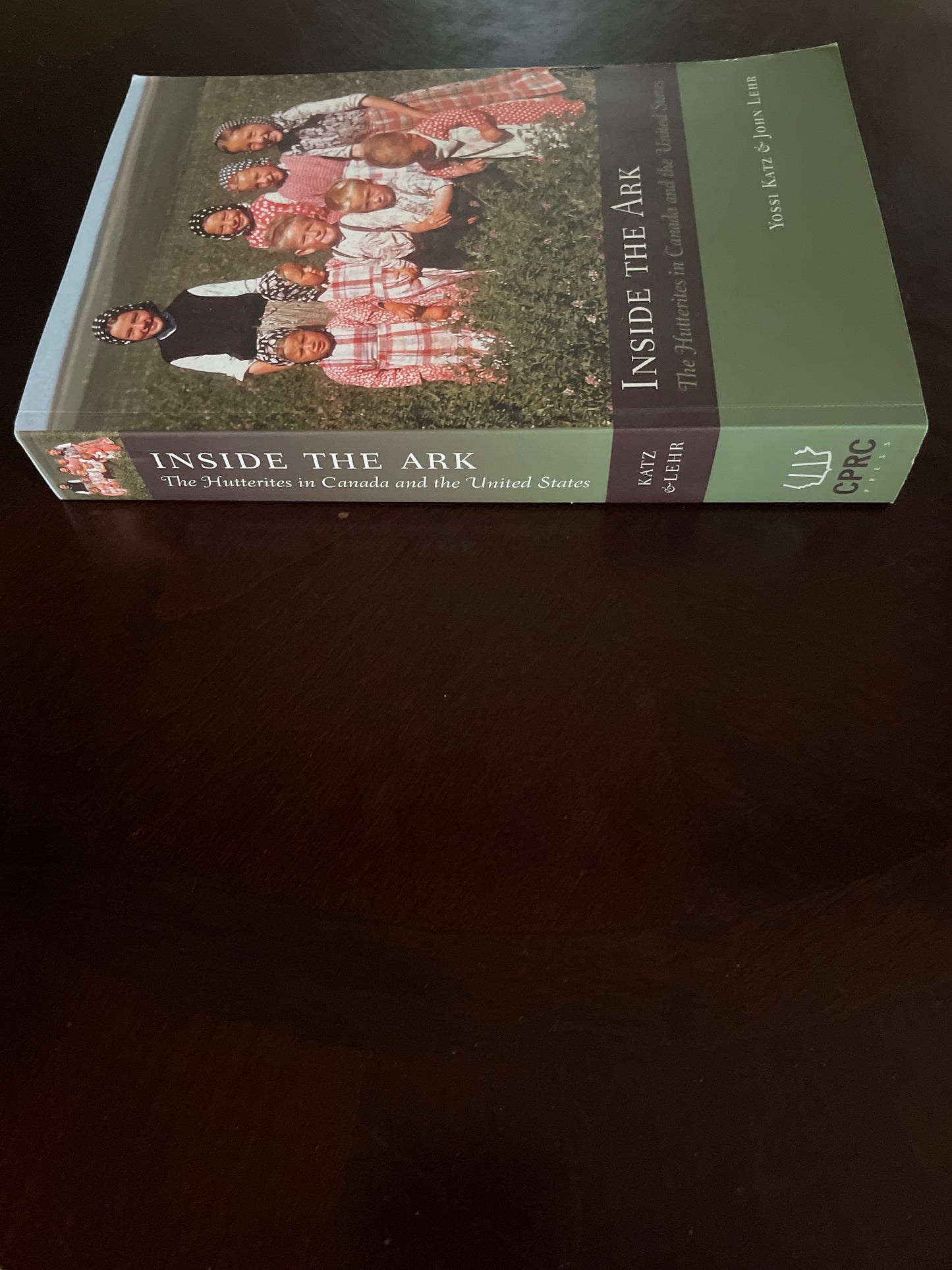 Inside the Ark: The Hutterites in Canada and the United States - Katz, Yossi; Lehr, John