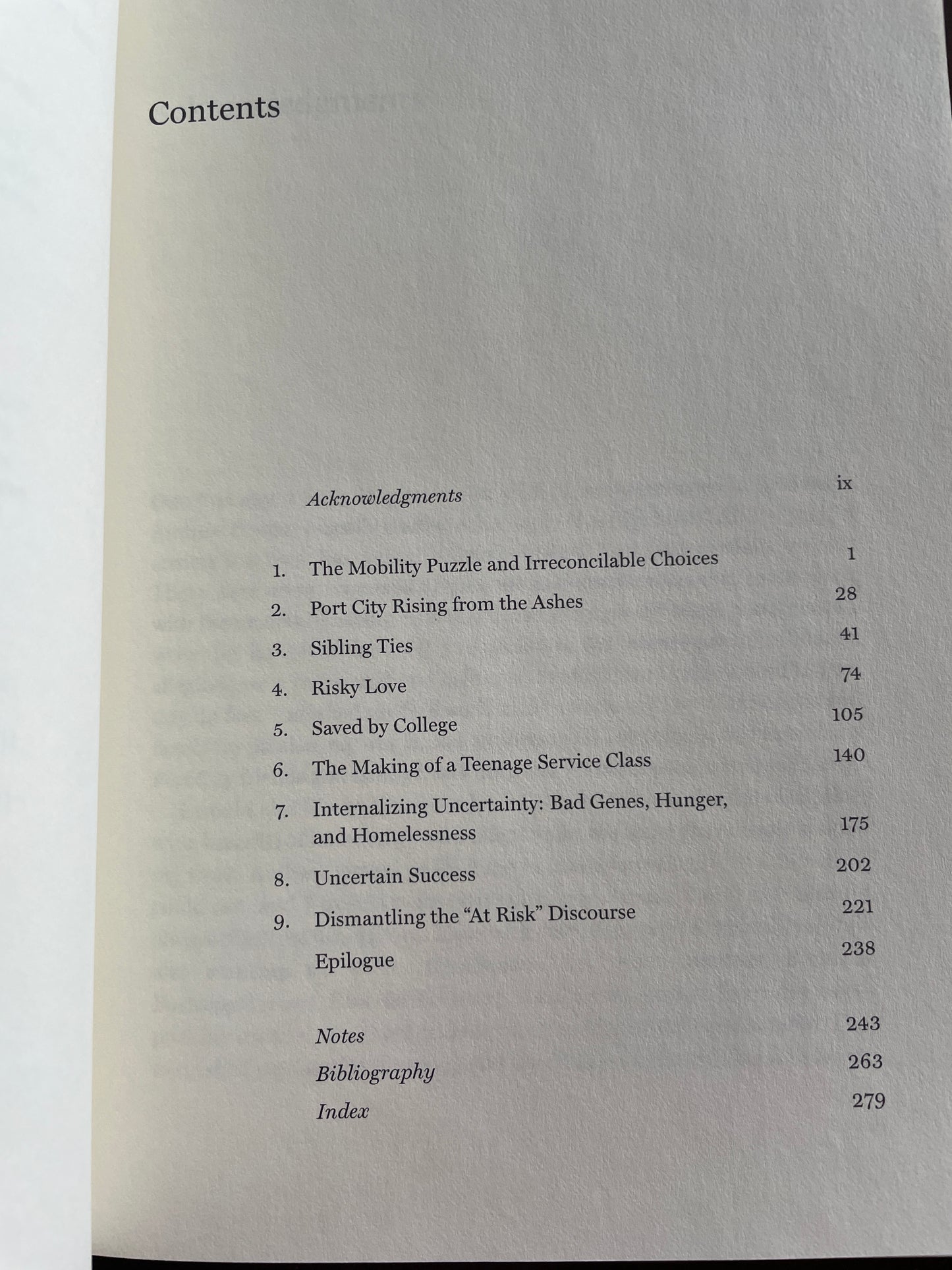 The Making of a Teenage Service Class: Poverty and Mobility in an American City - Ray, Ranita