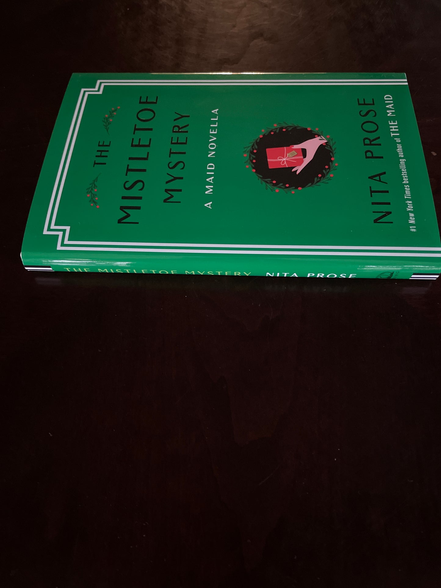 The Mistletoe Mystery: A Maid Novella (Molly the Maid) (Signed) - Prose, Nita