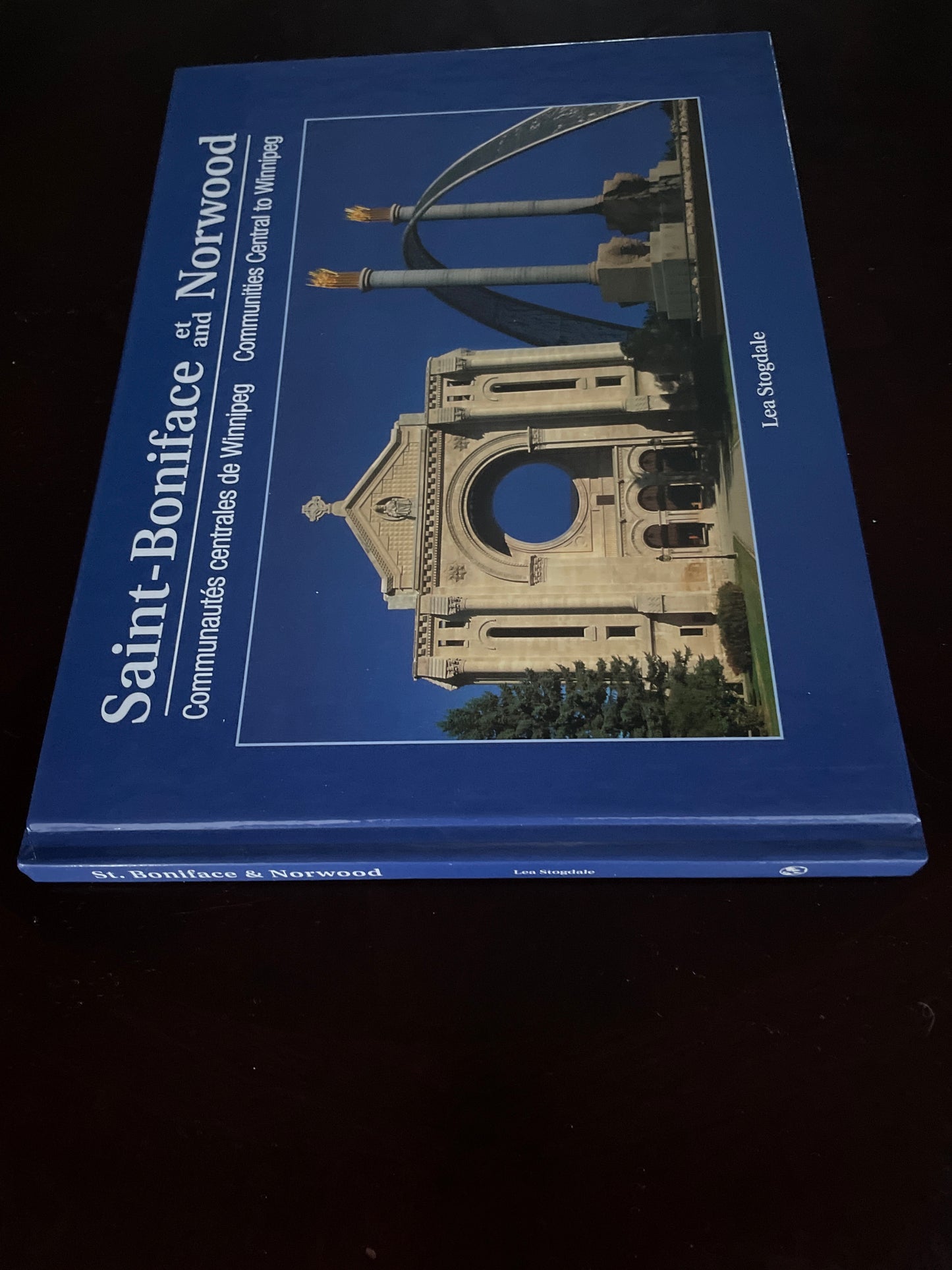 ST. BONIFACE AND NORWOOD Communities Central to Winnipeg / SAINT-BONIFACE ET NORWOOD Communautes centrales de Winnipeg - Stogdale, Lea