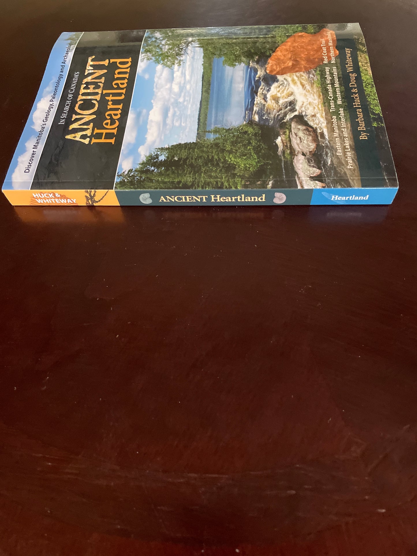 In Search of Canada's Ancient Heartland, Discover Manitoba's Geology, Paleontology and Archaeology (Inscribed) - Huck, Barbara; Whiteway, Doug