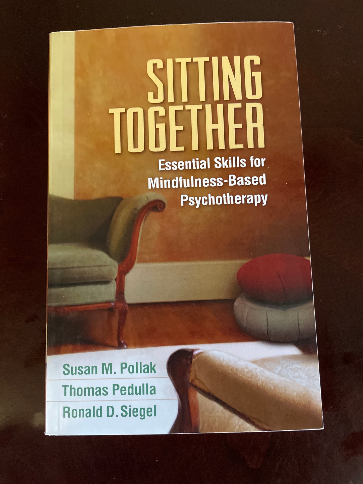 Sitting Together: Essential Skills for Mindfulness-Based Psychotherapy - Pollak, Susan M.; Pedulla, Thomas; Siegel, Ronald D.