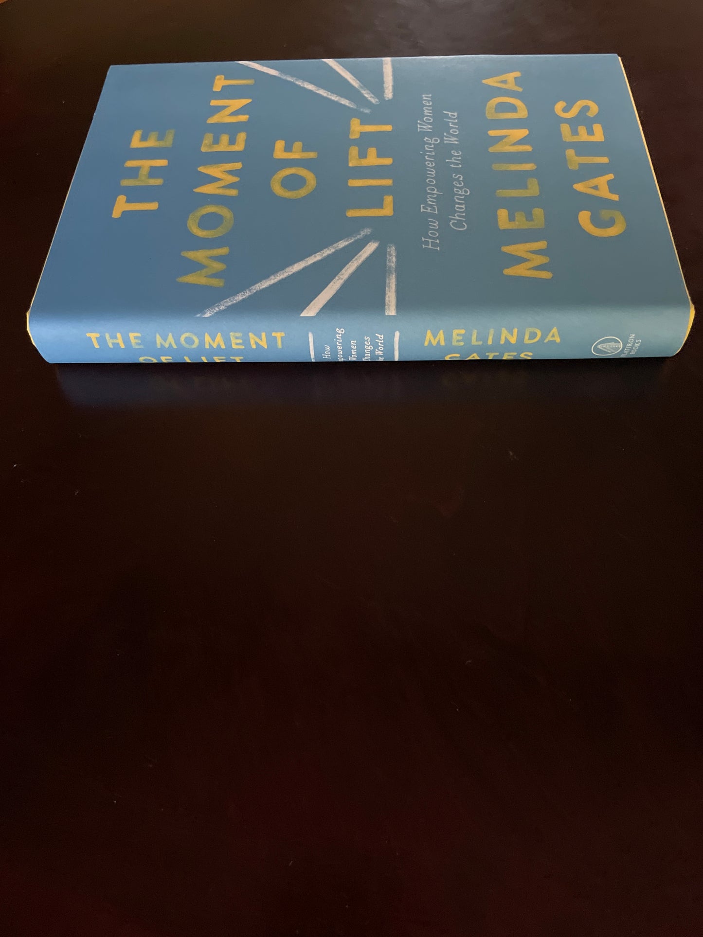 The Moment of Lift: How Empowering Women Changes the World - Gates, Melinda French