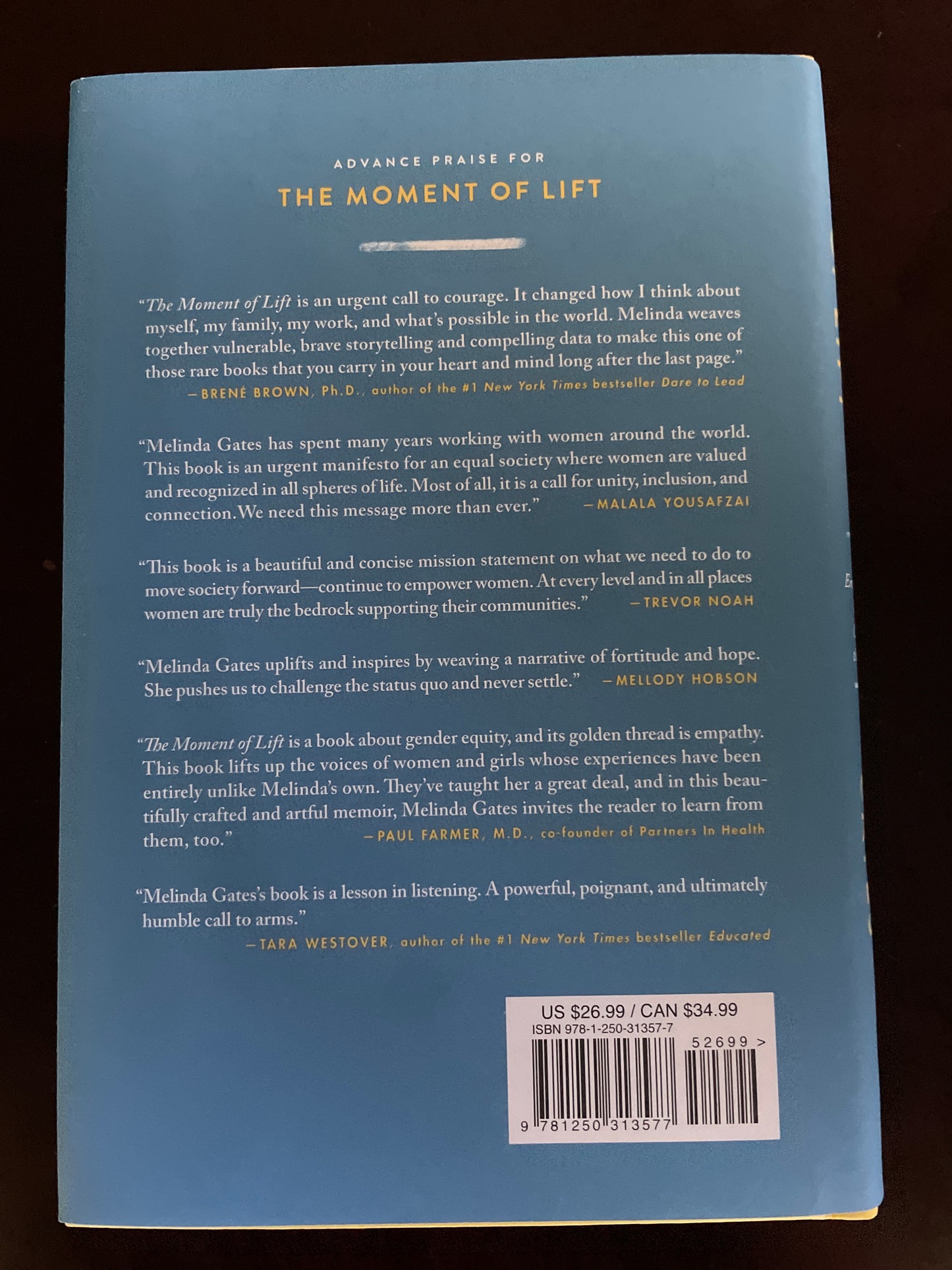 The Moment of Lift: How Empowering Women Changes the World - Gates, Melinda French