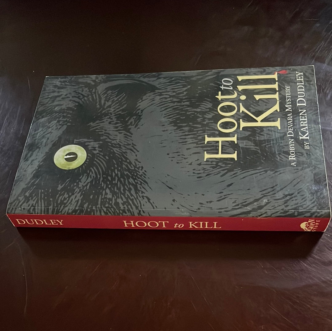 Hoot to Kill : A Robyn Devara Mystery (Signed) - Dudley, Karen