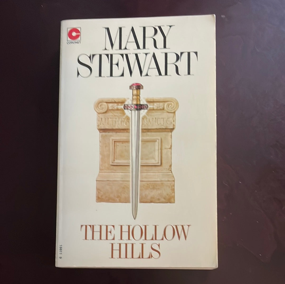 The Hollow Hills - Stewart, Mary