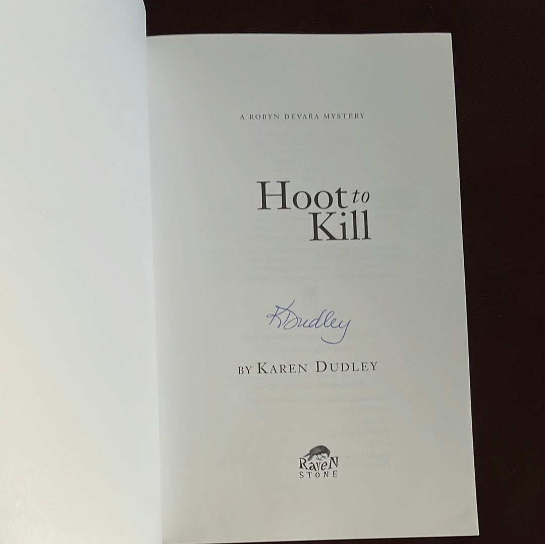 Hoot to Kill : A Robyn Devara Mystery (Signed) - Dudley, Karen