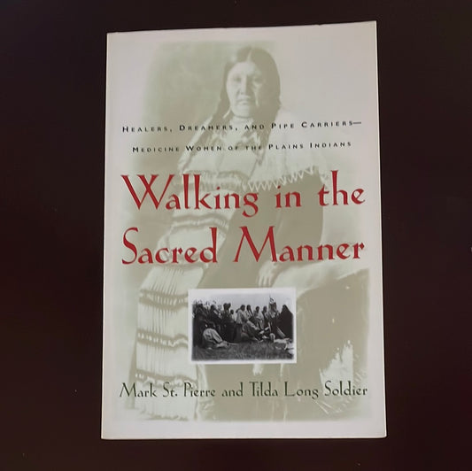 Walking in the Sacred Manner: Healers, Dreamers, and Pipe Carriers--Medicine Women of the Plains - St. Pierre, Mark; Long Soldier, Tilda